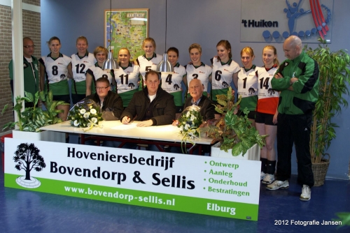 Bovendorp & Sellis sponsort Dames 1
