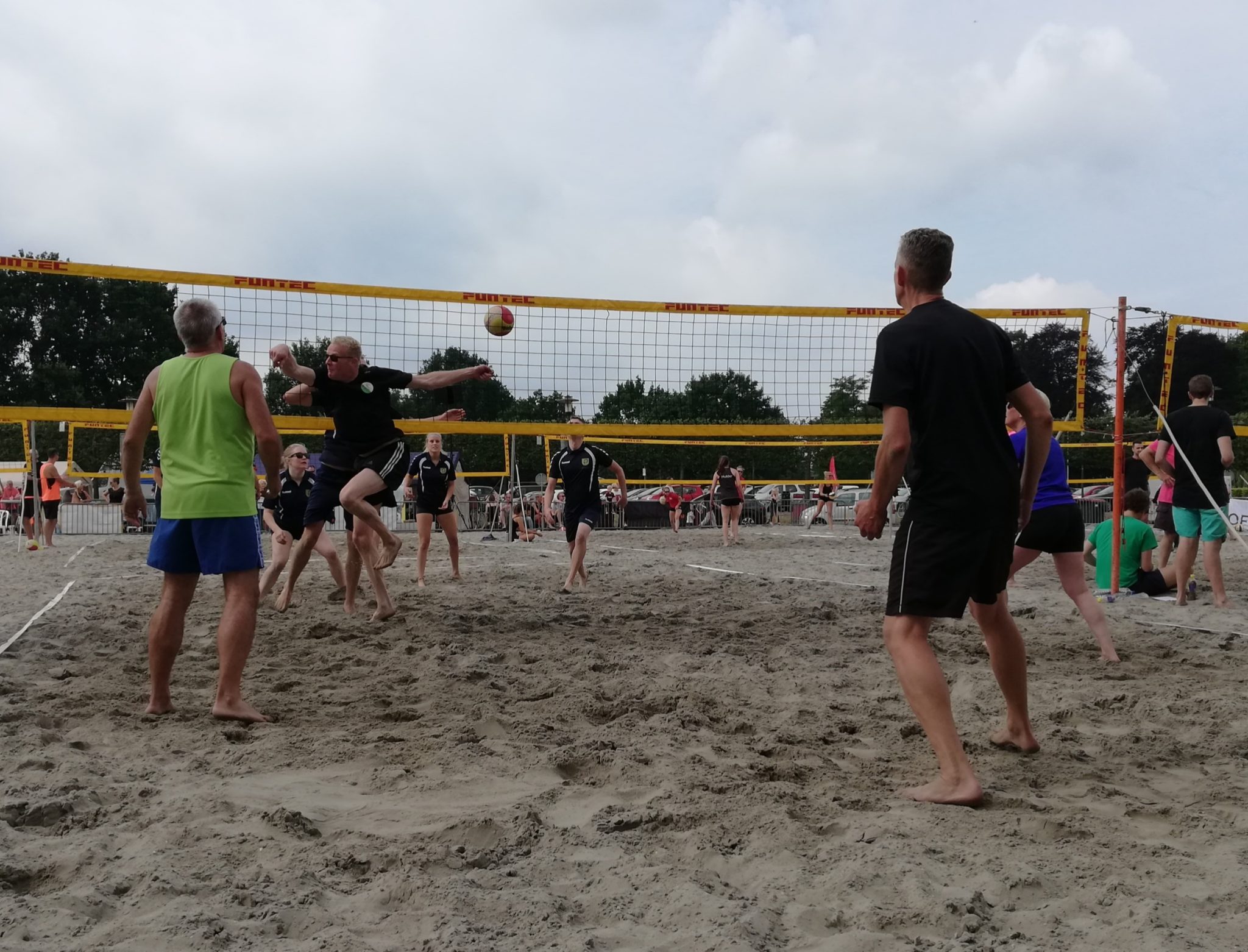 EVV Arie Zwijnenburg Beachvolleybaltoernooi 2024 bijna vol!