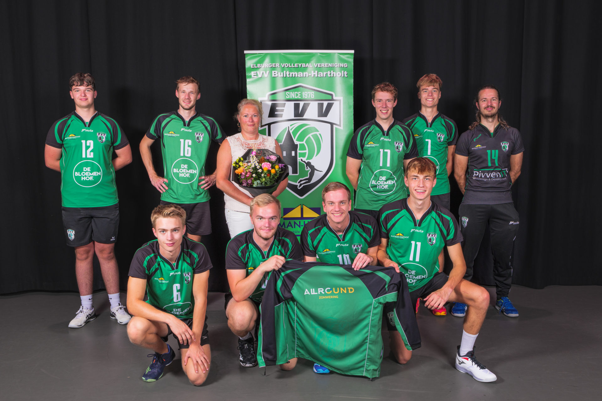 Allround Zonwering sponsort Heren 3 met nieuwe trainingspakken